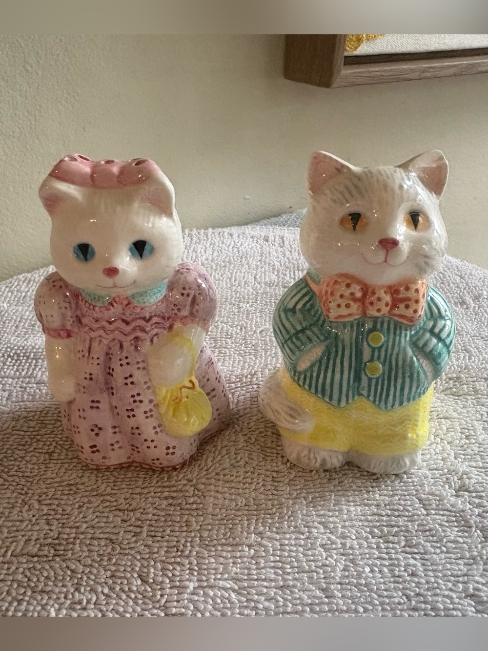 Vintage 1992 Avon "Country Purr-fection" Cat Salt & Pepper Shakers Set